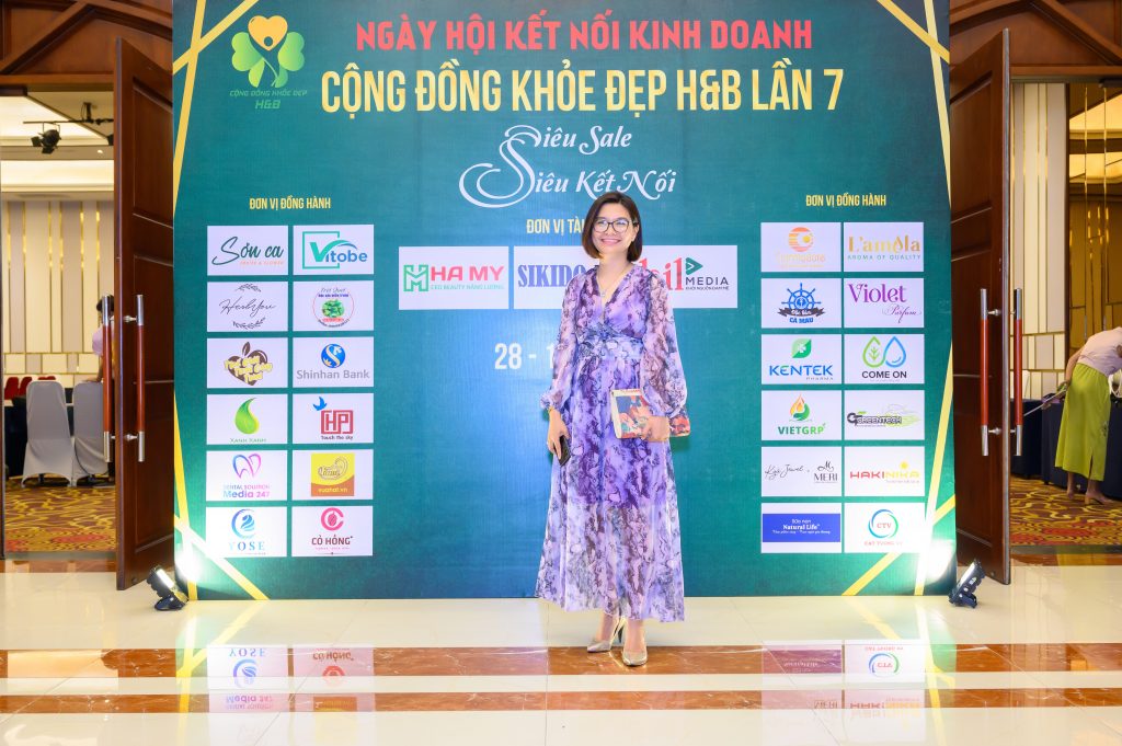 Bà Nguyễn Đại Việt Chân - đại diện Kentek Pharma tham gia Ngày hội Kết nối Doanh nghiệp lần thứ 7.